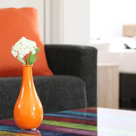 דירה Art Nomay Summercard Blick Of Salzburg קפרון